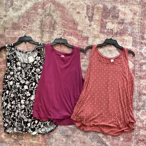 Old Navy Black White Pink Burgundy Tank Tops XL Sleeveless Floral Polka Dot Lot